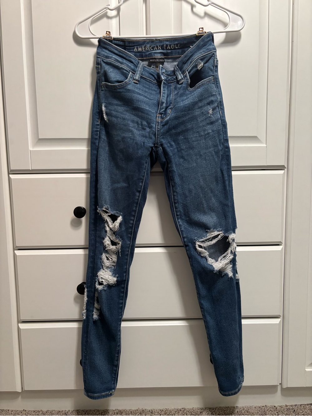 American Eagle Outfitters Women's Distressed Blue (Jegging) Jeans. Size 0 short.